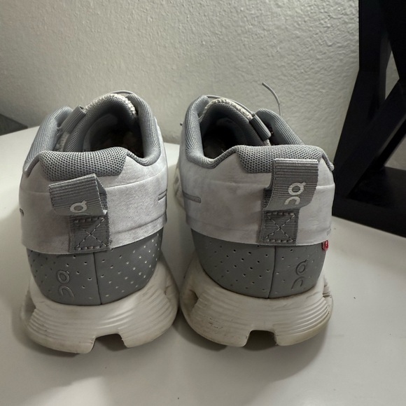 On cloud 5 Running Men's Gray Athletic Shoes - Picture 6 of 12